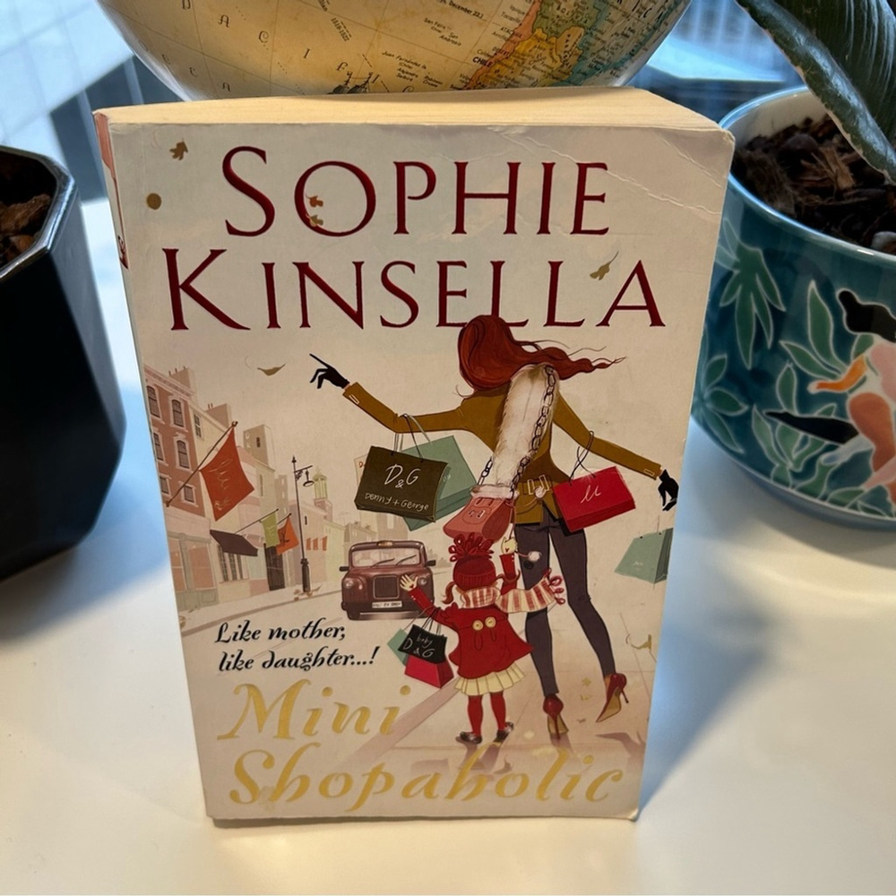 ✨5 for $60✨ Mini Shopaholic book by Sophie Kinsella